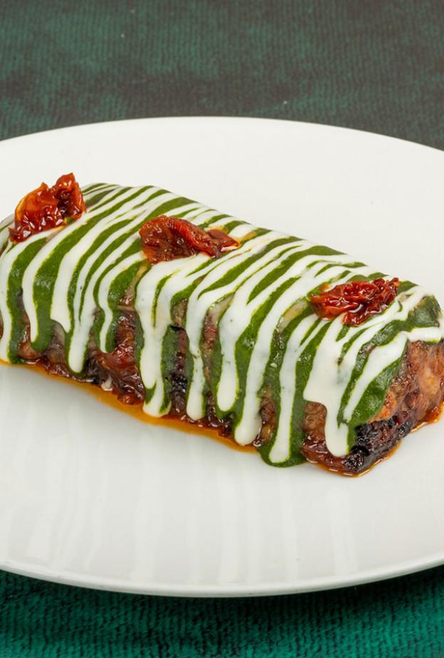 بارميجيانا الباذنجان مع كريمة البوراتا وبيستو الريحان