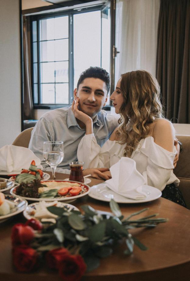 تجارب الطعام خلال عيد الحب في فنادق الإمارات