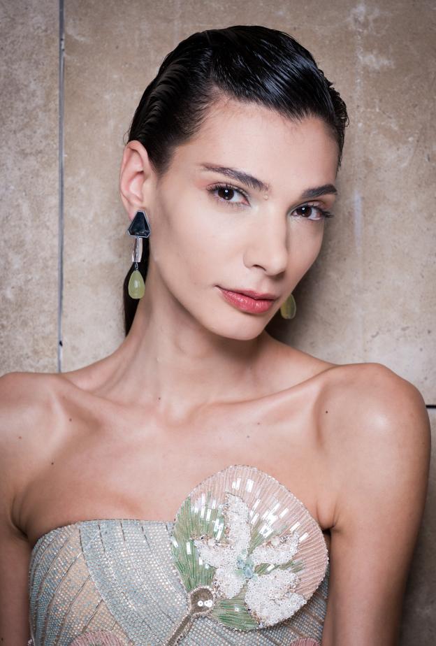 صيحات جمالية لا تنسى ورسمات عيون جريئة في ختام أسبوع الهوت كوتور لربيع وصيف 2026