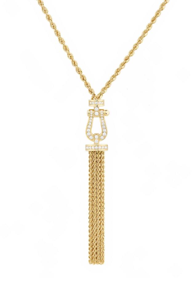 تُجسّد هذه الروح المنطلقة والمُحبّة للاحتفال جوهرَ مجوهرات صُمِّمت لتتمتع بخفّة وأناقة وسهولة في الارتداء.