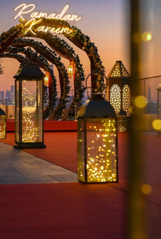 دبي تكشف عن تجارب تناول طعام متميزة احتفاء بالشهر الفضيل 