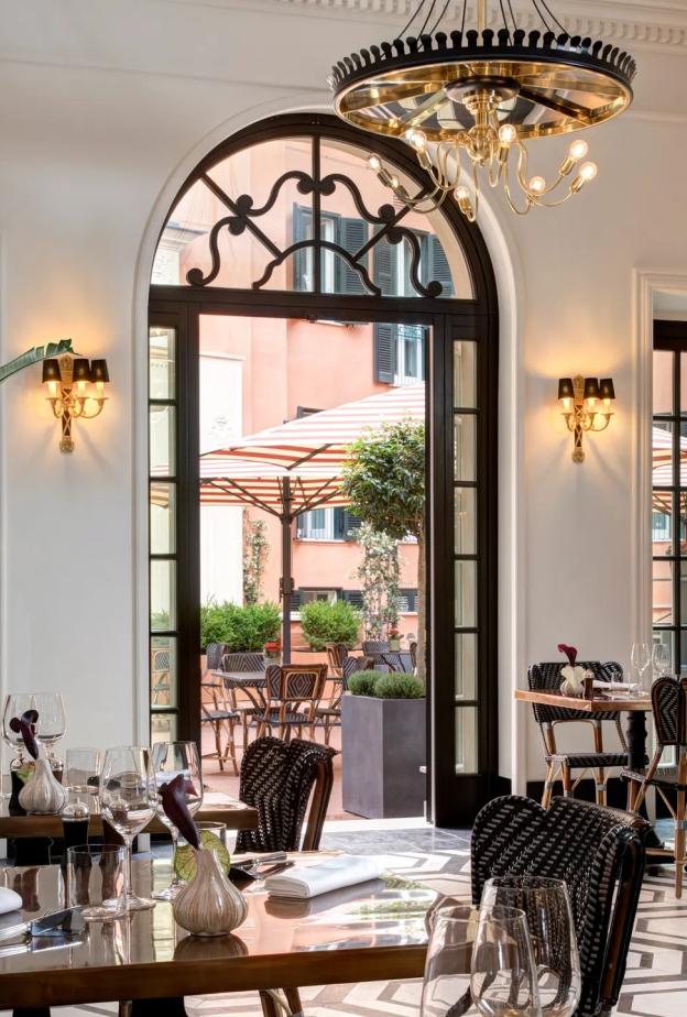 روما عبير الخلود بين أحضان فندق دو لا فيل