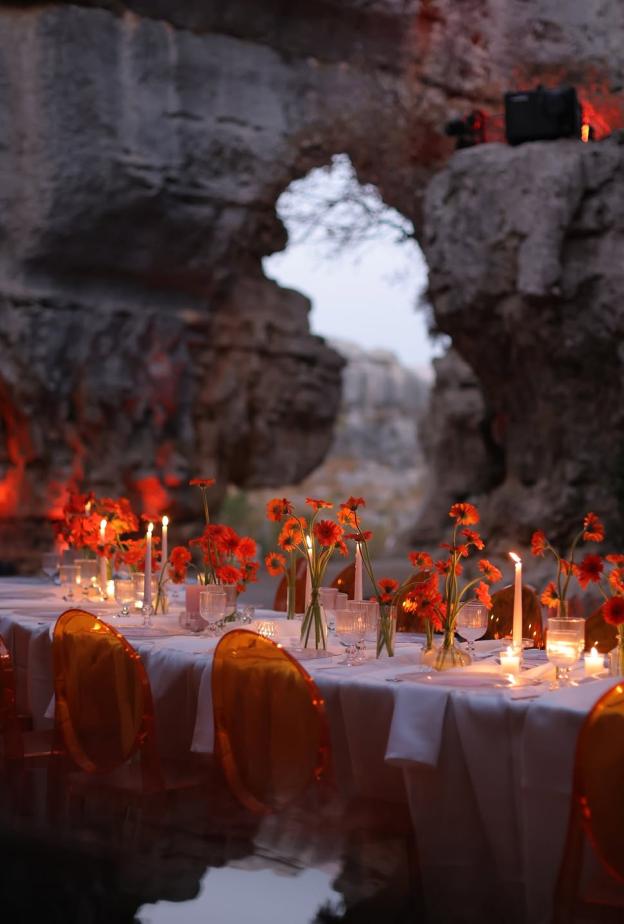 زينة شموع لحفلات الزفاف- الصورة من Tie The Knot  