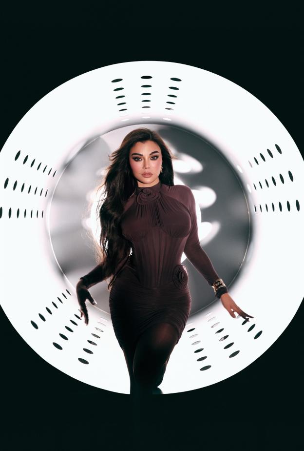 ساعات هيفاء وهبي الفخمة في باريس محط اهتمام الجمهور