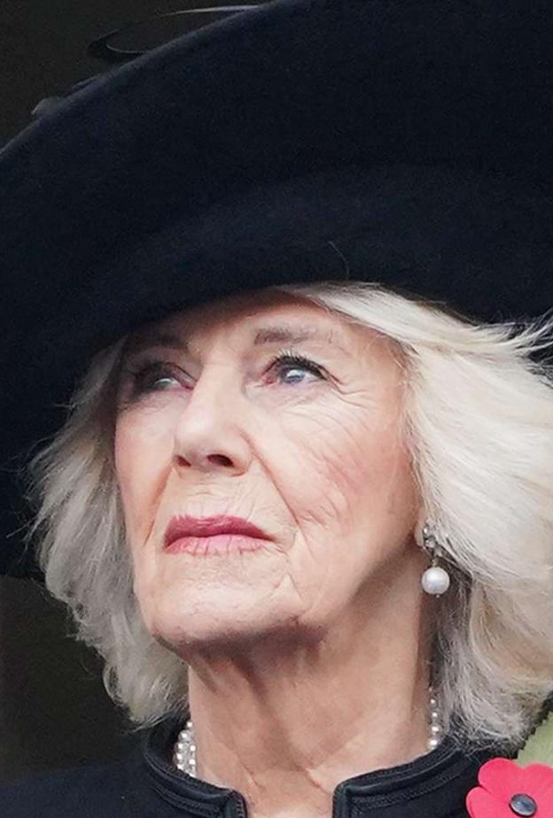 صمت الملكة كاميلا