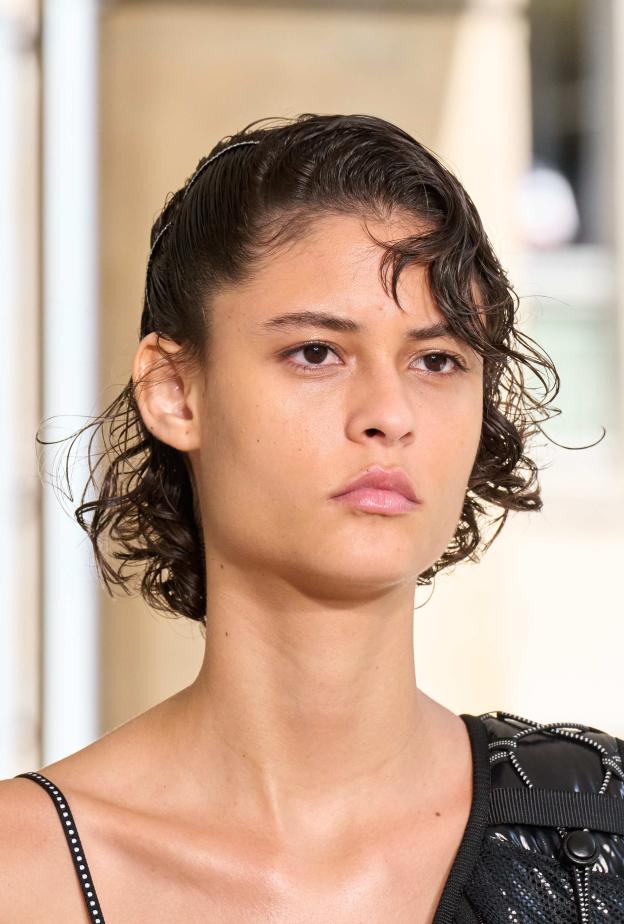 الدكتور طلال عبد الرحيم حمض الأزيليك علاج فعّال وآمن للقضاء على آثار الحبوب والتصبغات بهذه الخطوات