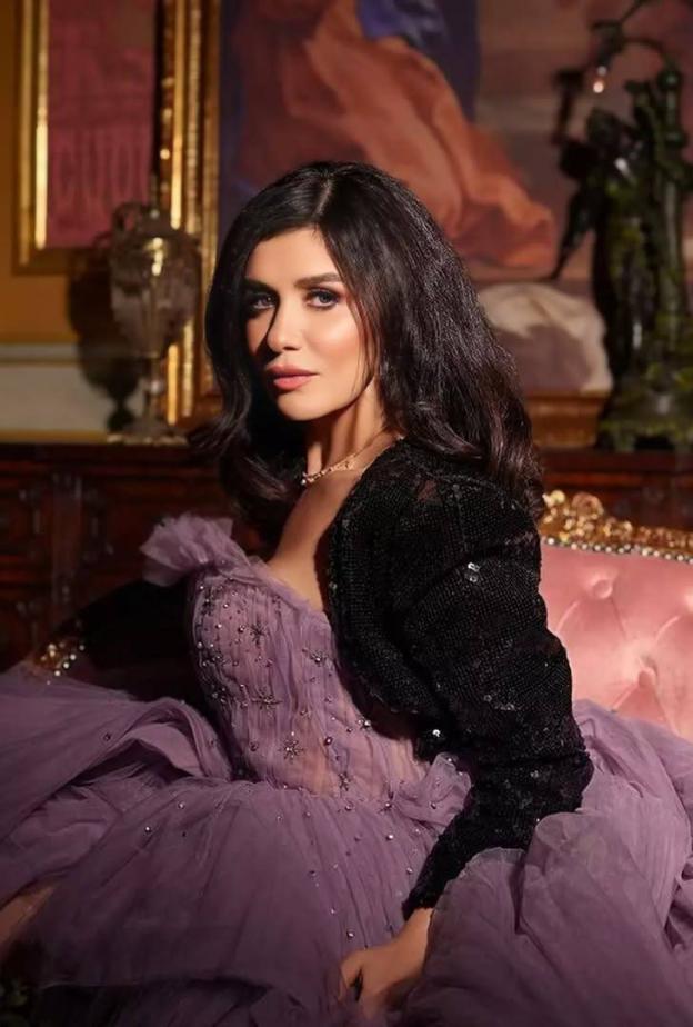 مجوهرات غادة عادل تخطف الأنظار