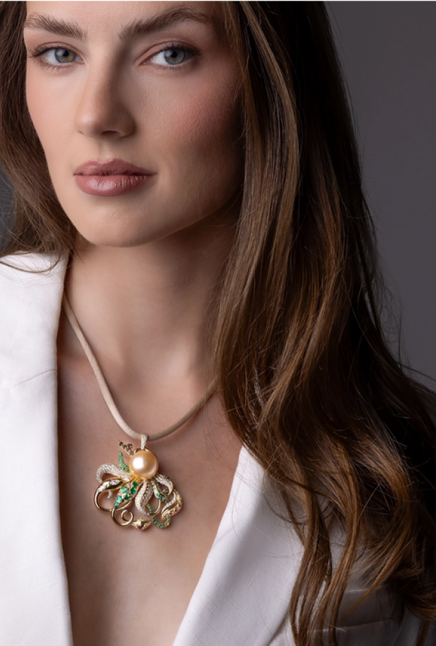 قلادة Guardian of the Seas من Mariyeh Ghelichkhani