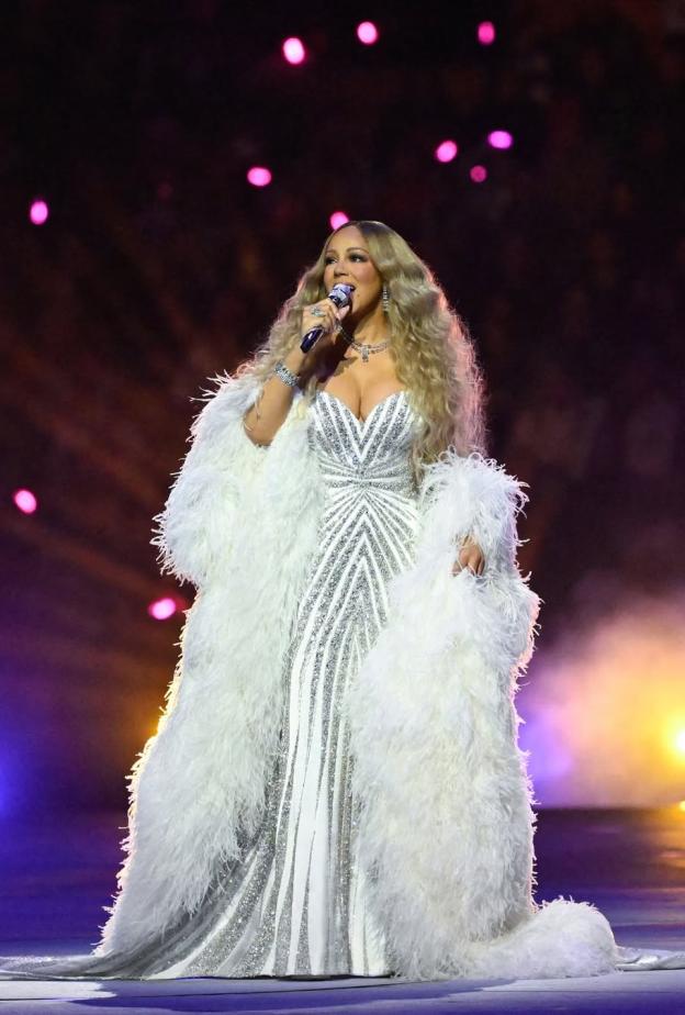 إطلالة ماريا كاري في افتتاح الألعاب الأولمبية 2026