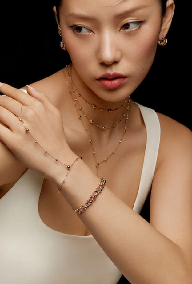 مجوهرات بالذهب الوردي من  NooraShawqi