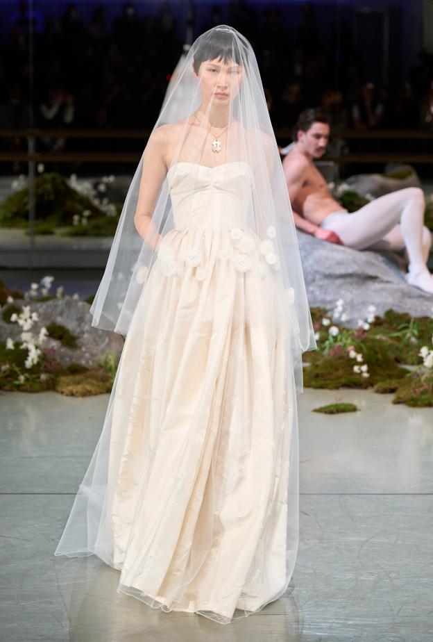 من عروض Patrick Mcdowell خلال أسبوع الموضة في لندن