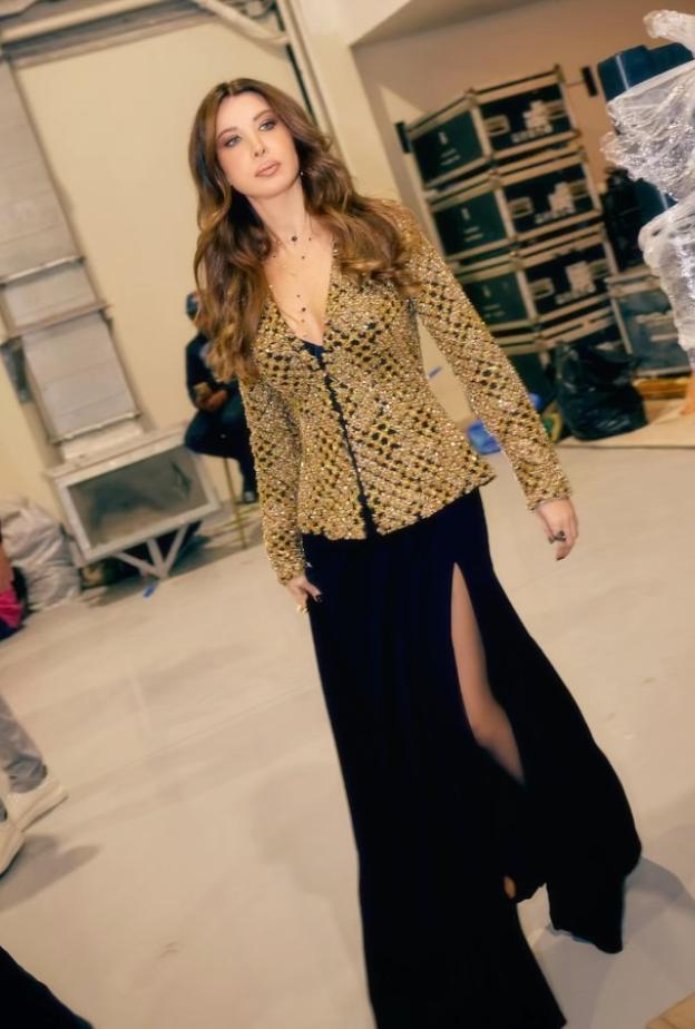 نانسي عجرم بطقم مطرز