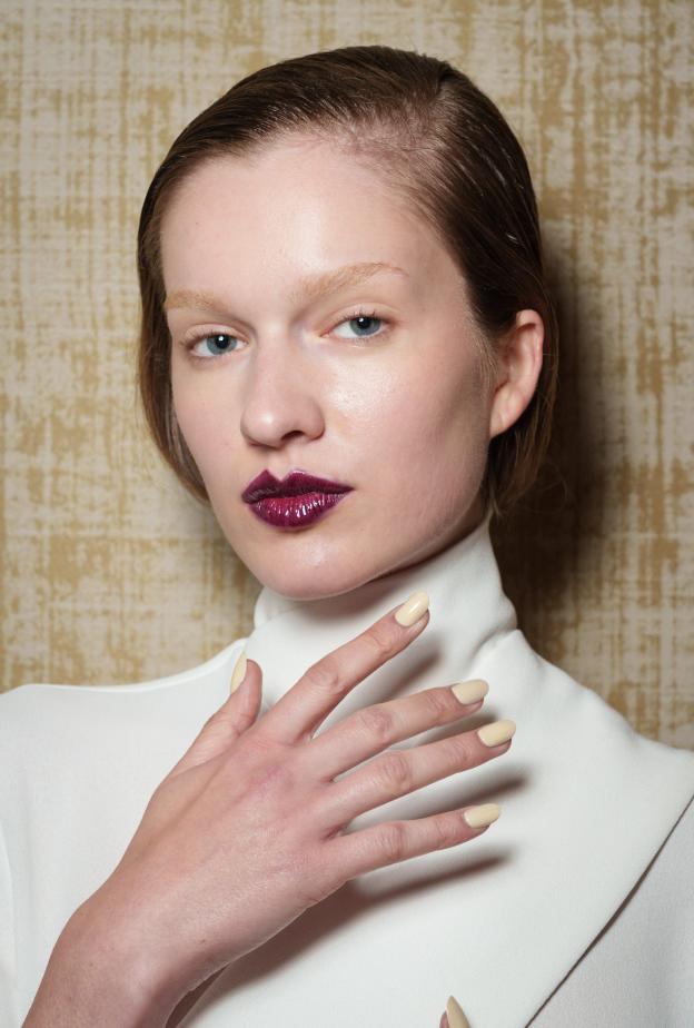 ألوان احمر الشفاه المخملي اللماع من دار Edeline Lee