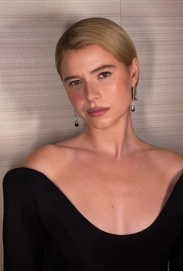 النجمة الايرلندية JESSIE BUCKLEY