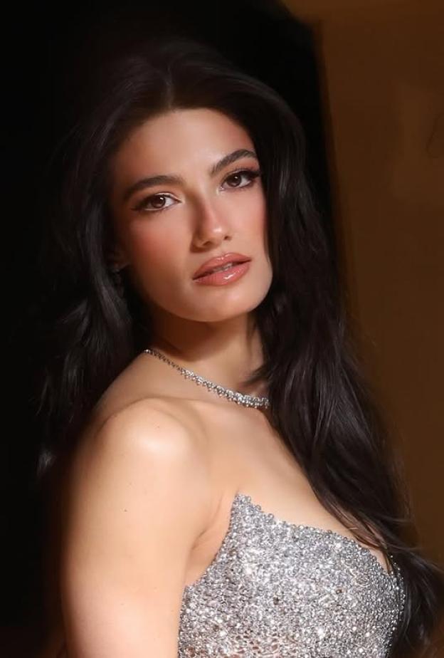 تارا عماد صورة من انستغرام خبيرة المكياج دانا خضر