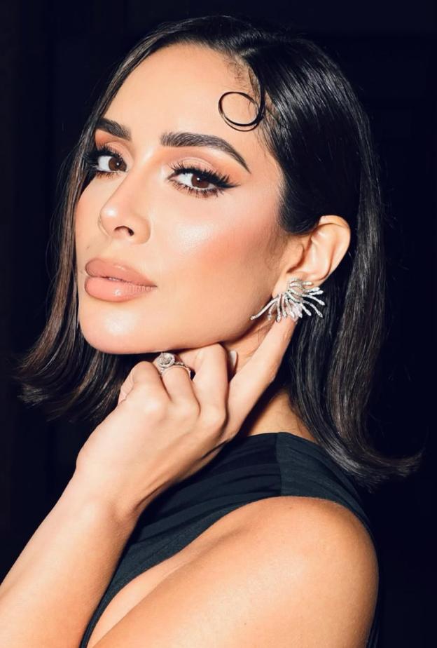 تهتم بسنت شوقي بتطبيق مكياج العيون