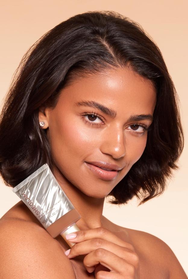 كريم الأساس Skin Sync Satin Foundation من شيجلام