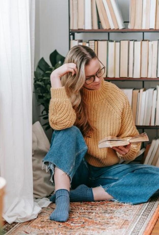 5 أفكار لتصميم ركن خاص في منزلكِ للقراءة والسكينة