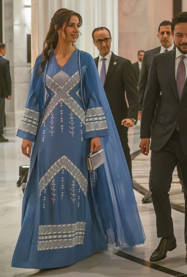 إطلالة مميّزة للأميرة رجوة برفقة زوجها الأمير حسين