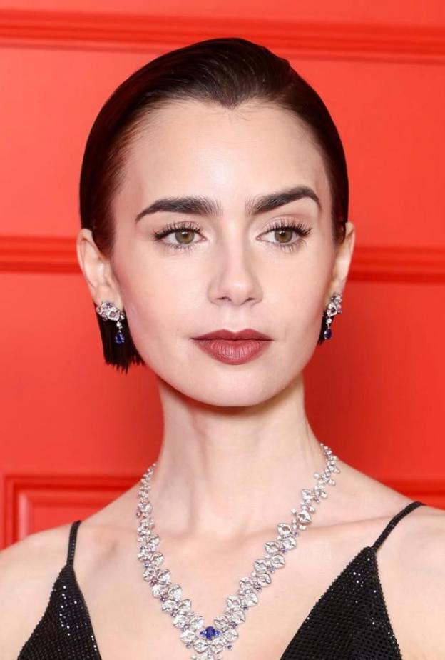 ليلي كولينز