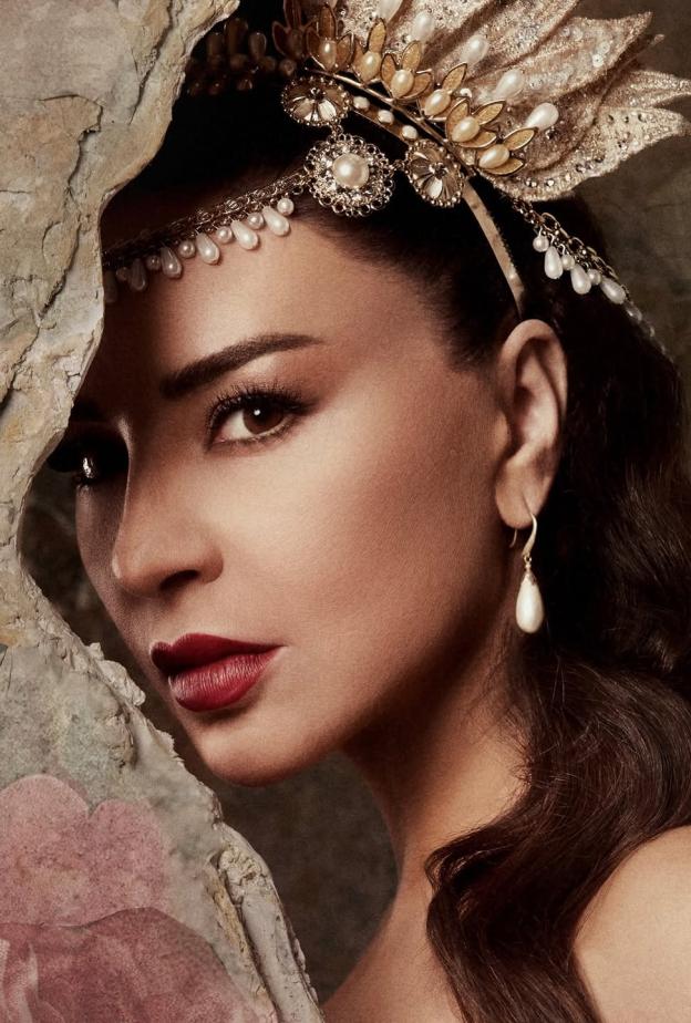  كيف جعلت ماغي بو غصن شعرها جزءًا من المسار الدرامي؟