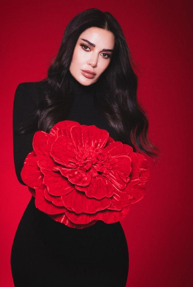 جمال النجمات في عيد الحب.. لمسات رومانسية بين البرونزي الناعم والشعر الويفي