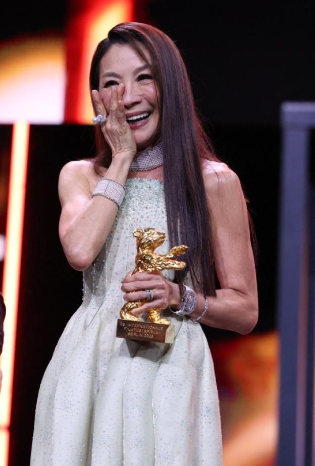 تكريم ميشيل يوه بجائزة الدب الذهبي الفخرية