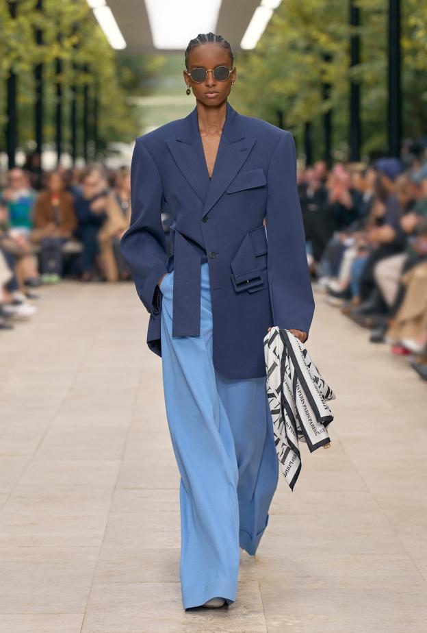 إطلالة من Celine