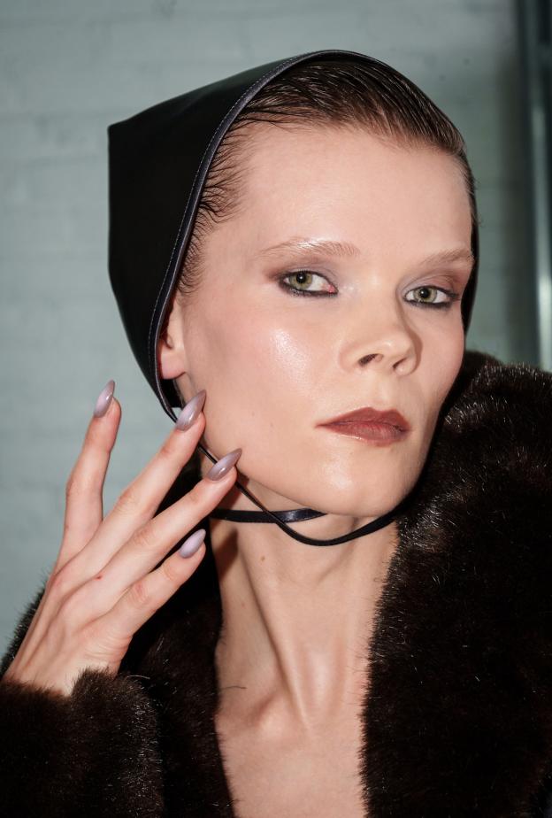 ألوان مناكير شتاء 2027 تغني عروض نيويورك