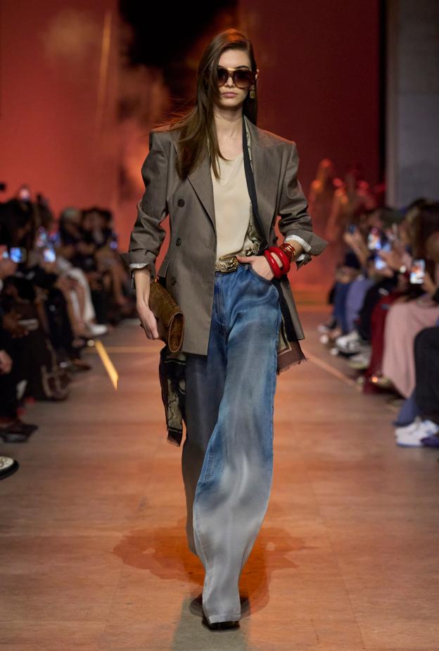 إطلالة من Elie saab