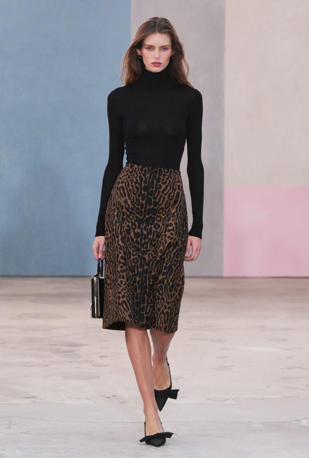  مجموعة كارولينا هيريرا لخريف 2026 تكريم للمرأة القوية والمثقفة