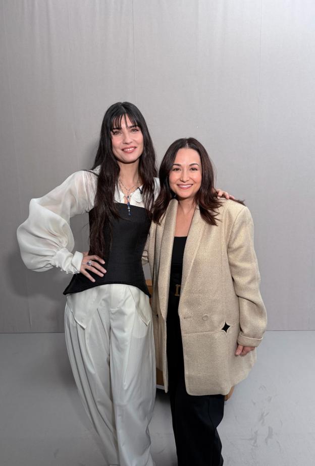 رئيسة التحرير مي بدر ‏مع النجمة التركية "توبا بويوكستون" ‏