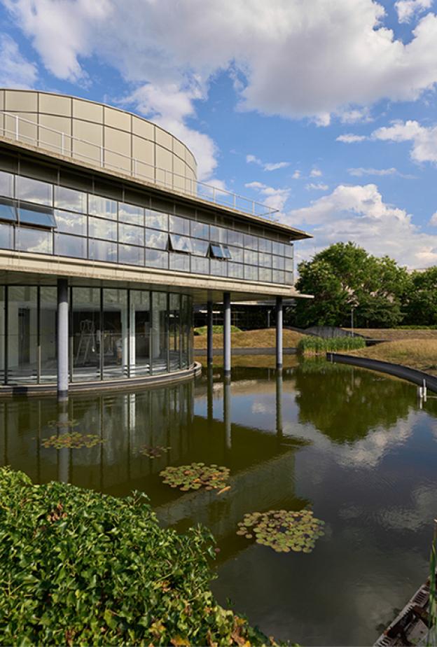 "هي" تدخل المصنعين المكرّسين لإنتاج عطور مجموعة L’OREAL