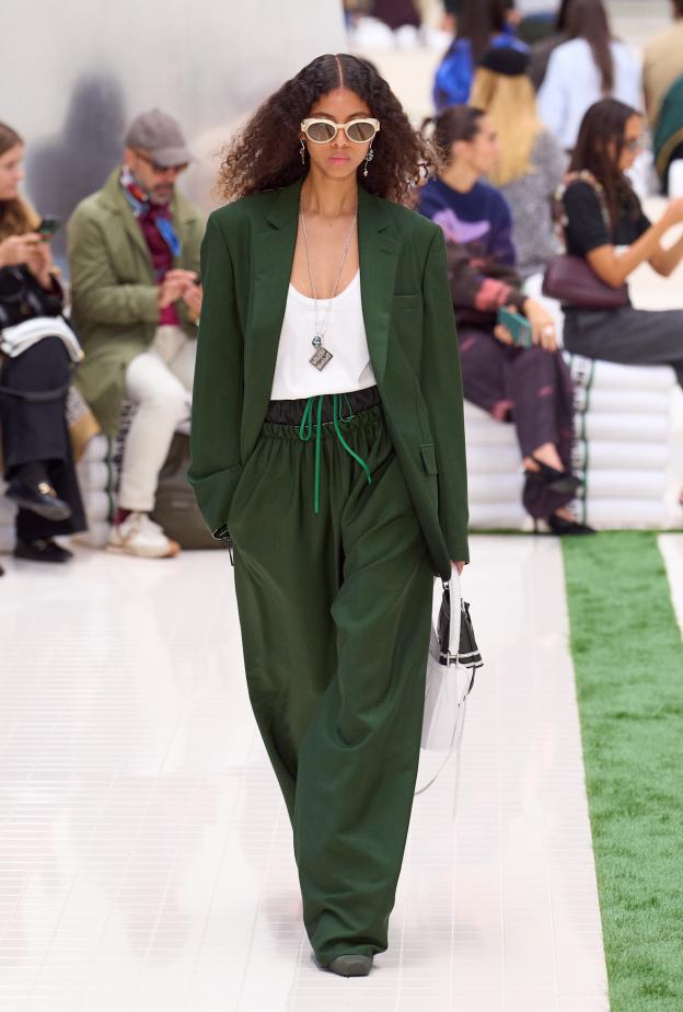 إطلالة من Lacoste