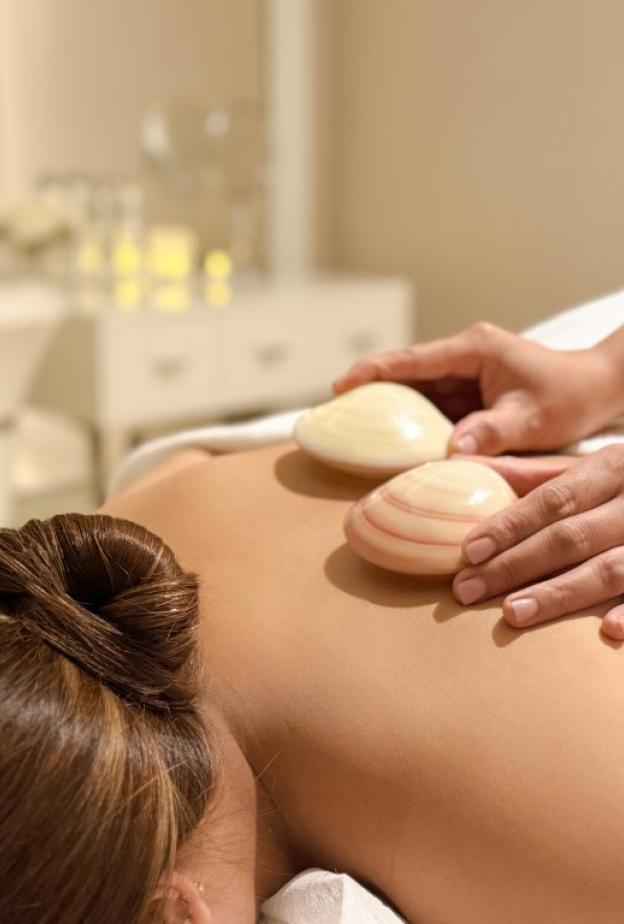 امنحي نفسكِ فرصة الاستمتاع بجلسة تدليك صحية ومتكاملة مع Lava Shell Treatment  PAUSE SPA