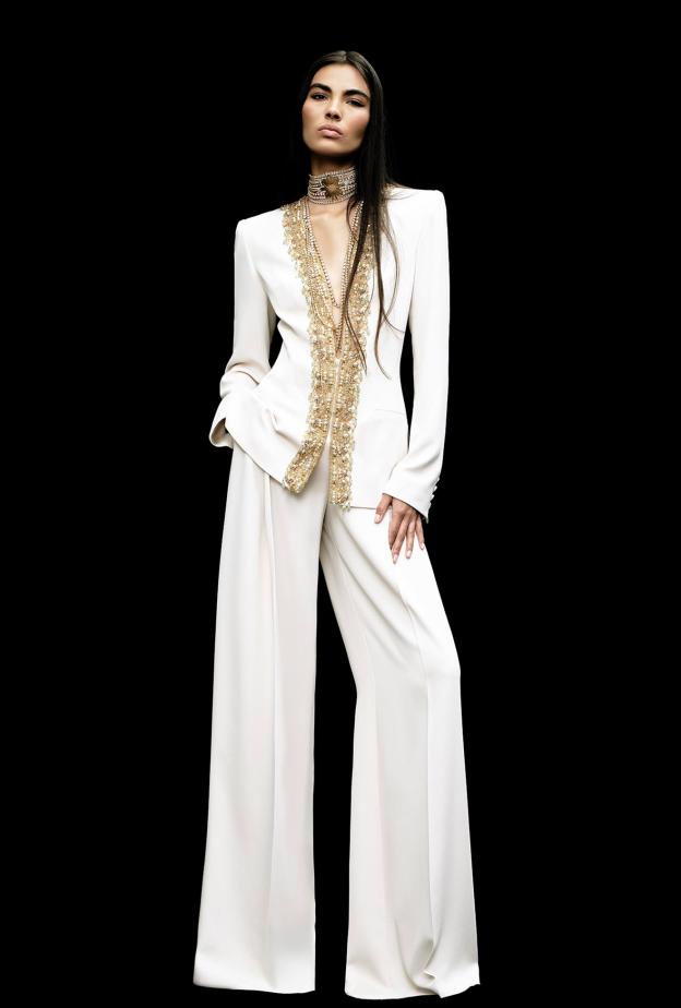 موضة البدلات البيضاء العصرية والكلاسيكية في المواسم المقبلة
