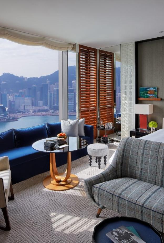 روزوود هونغ كونغ تحتفي بسبع سنوات كأيقونة عصرية على ميناء فيكتوريا