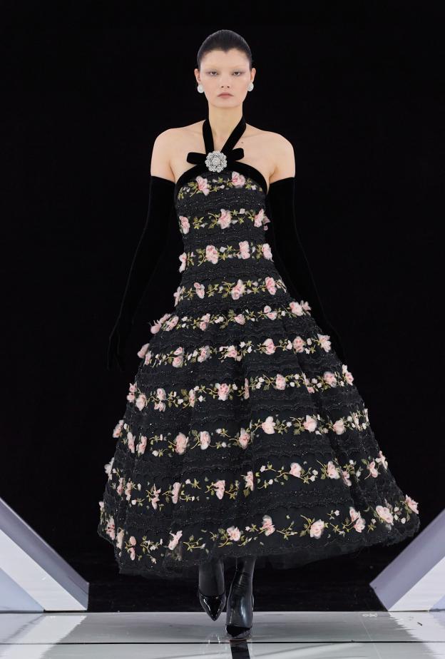 رومانسية الحديقة الشتوية وهندسة الصورة الأنثوية في مجموعة Richard Quinn خريف وشتاء 2026