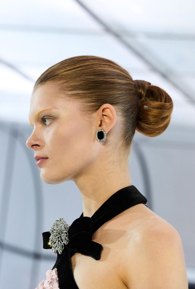 تسريحات شعر بين الناعمة والجريئة مباشرة من عروض شتاء 2027