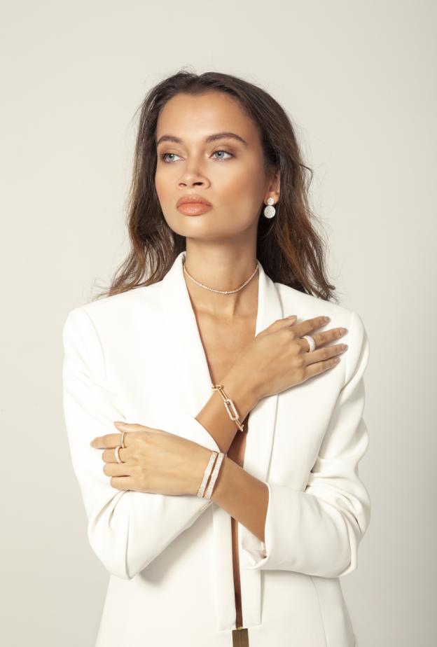 STONE… حين تتحوّل الفخامة الهادئة إلى توقيع أنثوي خالد