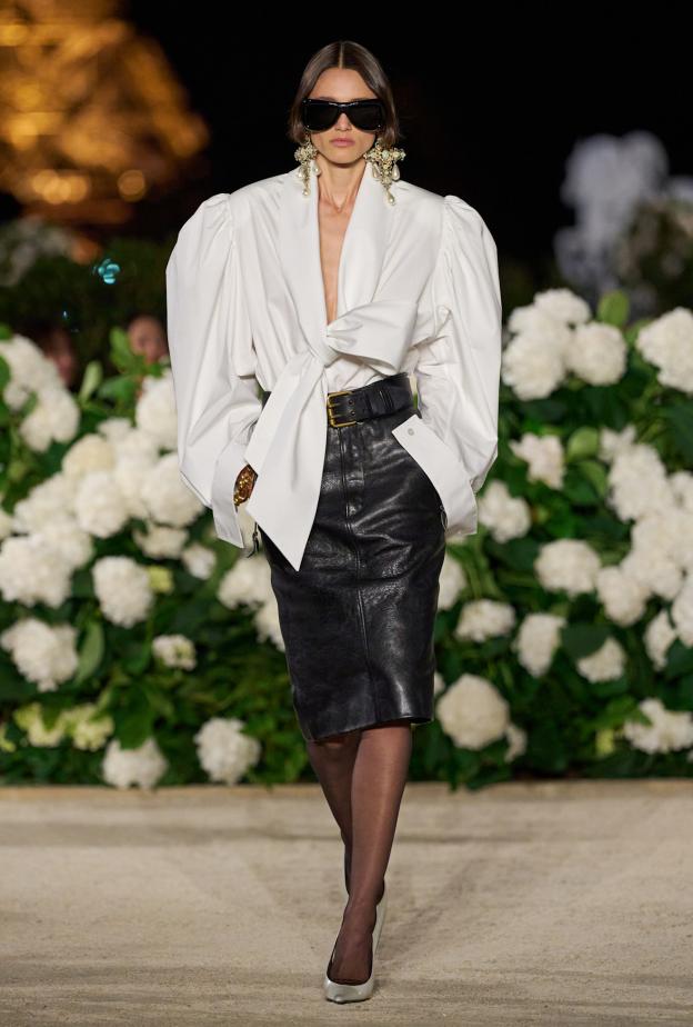 إطلالة من Saint laurent