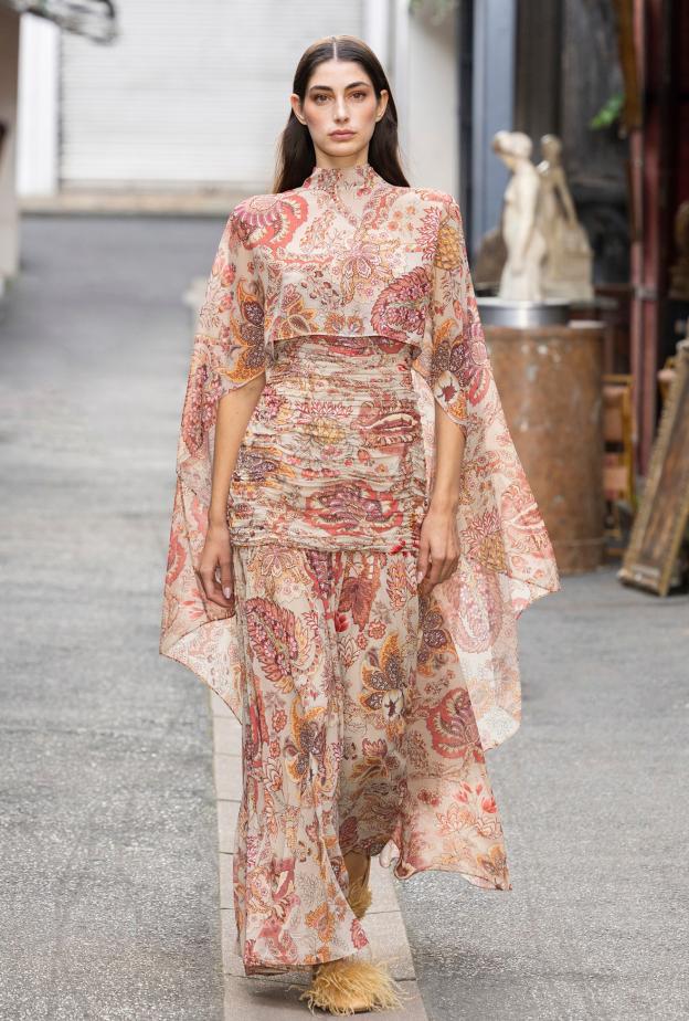 ألوان تميز الفساتين الشرقية من Ungaro 