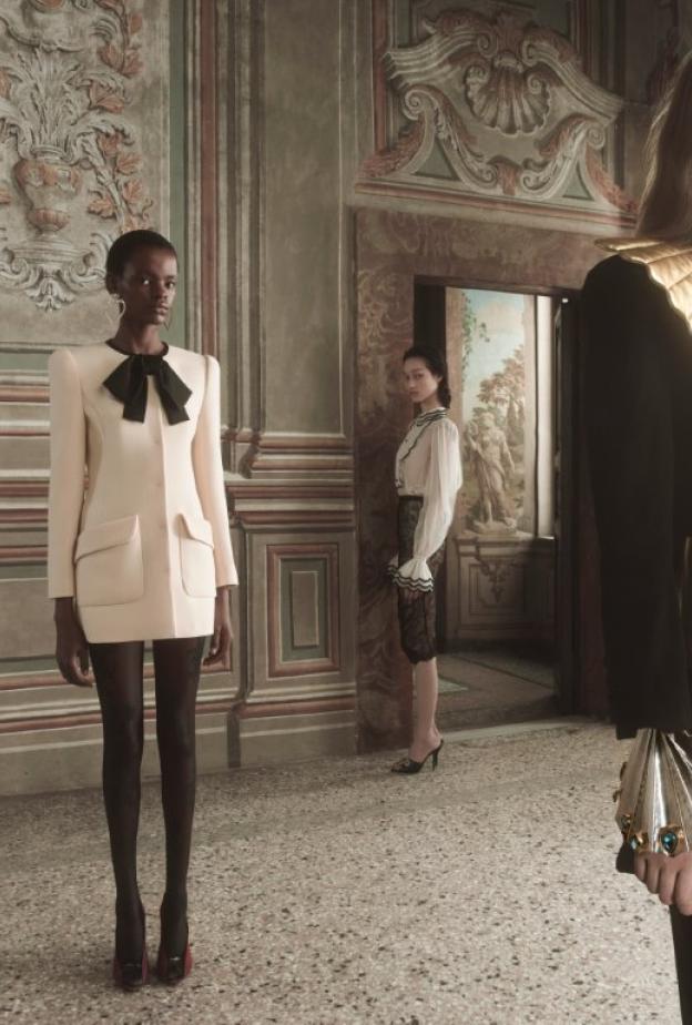 VALENTINO  تطلق حملة اليراعات.. فراشات النار FIREFLIES