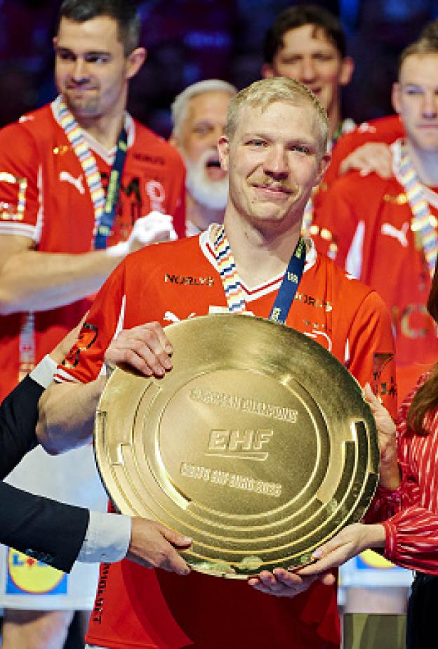 نظارات الملكة ماري.. مرحلة جديدة من الأناقة الملكية والثقة