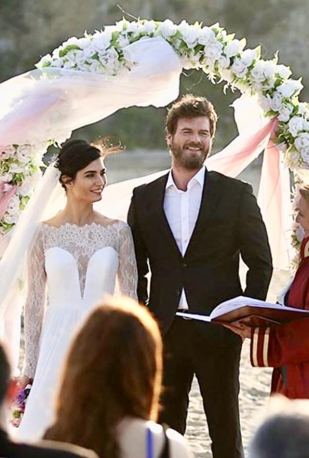 النجمة التركية توبا بويوكوستن