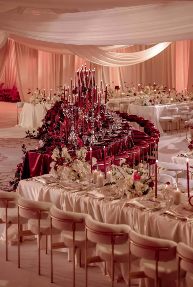 زينة طاولات بالأحمر- الصورة من Imad Kazan Events