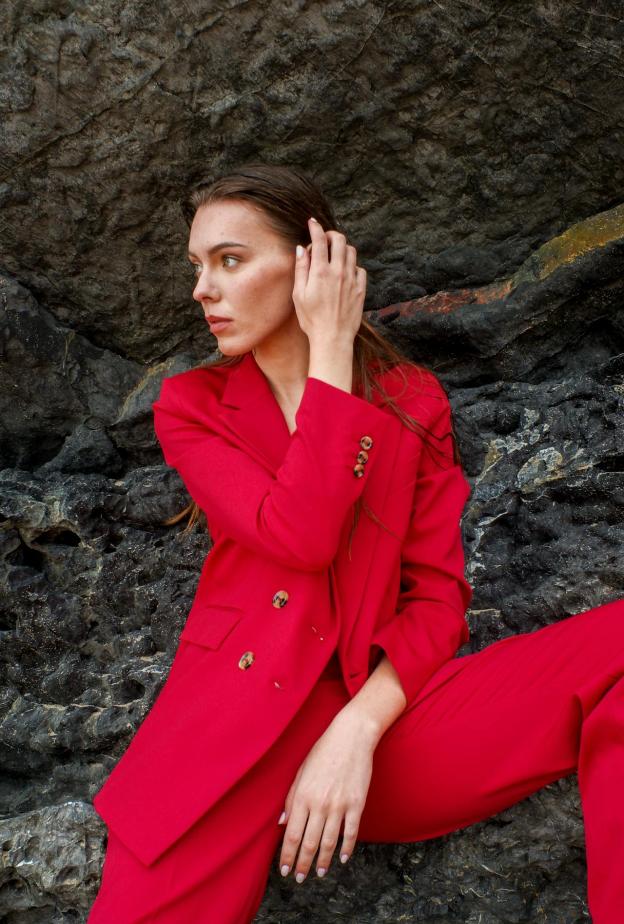 ما هي علامات لغة الجسد الواثقة وكيف اكتسبها لتعزيز شخصيتي؟