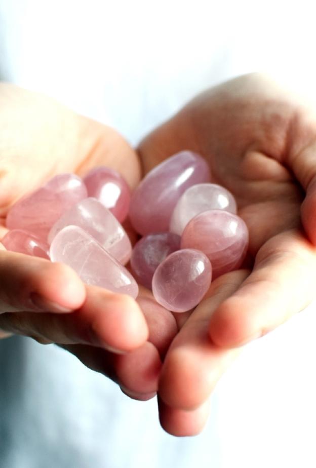 أي الأحجار الكريمة تناسب برجكِ