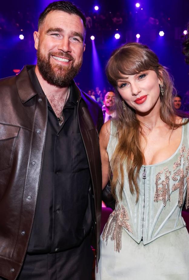 أول ظهور لـ تايلور سويفت وترافيس كيلسي في حفل