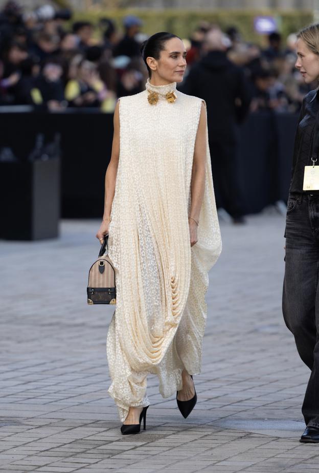 إطلالة أنيقة للعيد من شوارع باريس